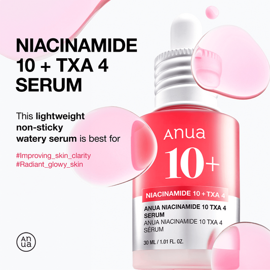 Frasco rosado del serum Anua Niacinamide 10 + TXA 4 con gotas transparentes flotando, resaltando su textura ligera y fórmula acuosa no pegajosa.