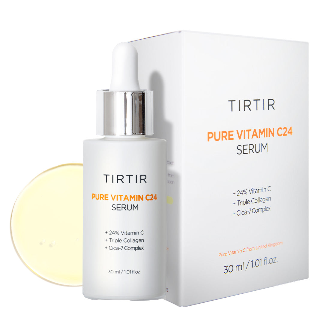 Botella de Tirtir Pure Vitamin C24 Serum de 30 ml junto a su caja blanca, con charco de suero amarillo al fondo sobre fondo claro