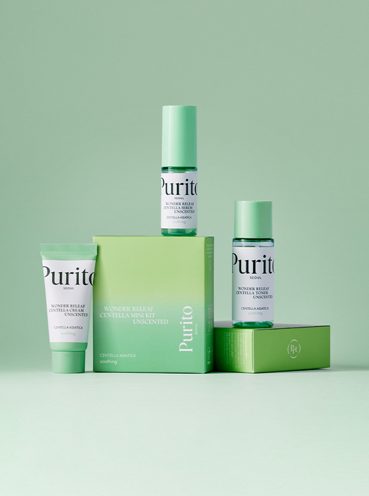 Kit Purito seoul Wonder Releaf Centella Mini Kit Unscented con tóner, sérum y crema en tamaño mini, acompañado de la caja principal. Todos los envases están en tonos verde menta sobre fondo verde pastel en estilo minimalista