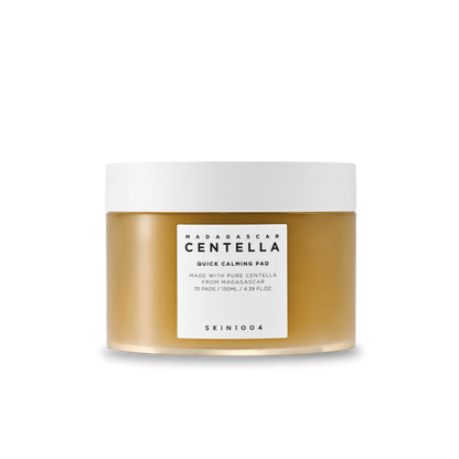 Envase de Skin1004 Madagascar Centella Quick Calming Pad de 130 ml con etiqueta cuadrada blanca, aislado sin fondo.